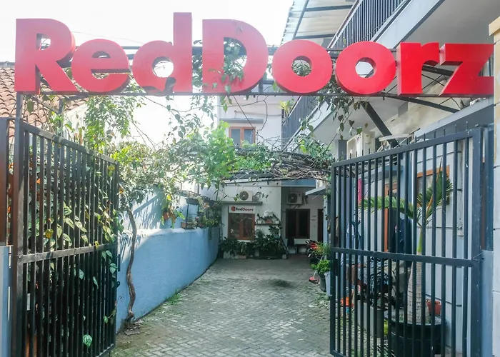 RedDoorz @ Jalan Kedawung Hotel Malang